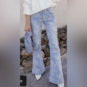 NWT - KanCan Faded Floral Flare Jeans - 9/28